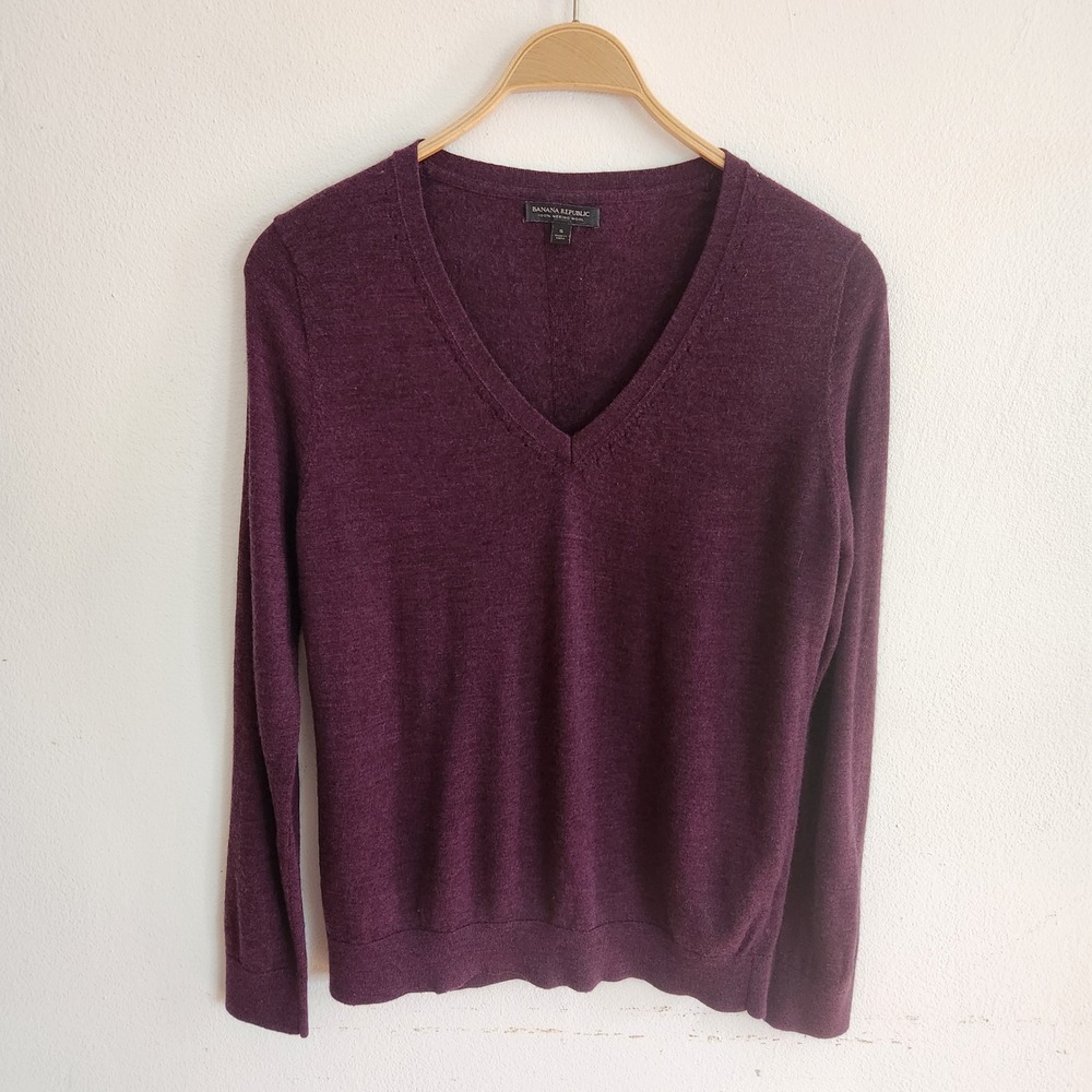 Banana Republic Merino Wool V Neck Sweater Small Purple Pullover Academia Preppy
